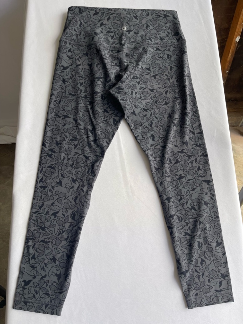 lululemon athletica Gray Floral-Print Leggings - Picture 7 of 11